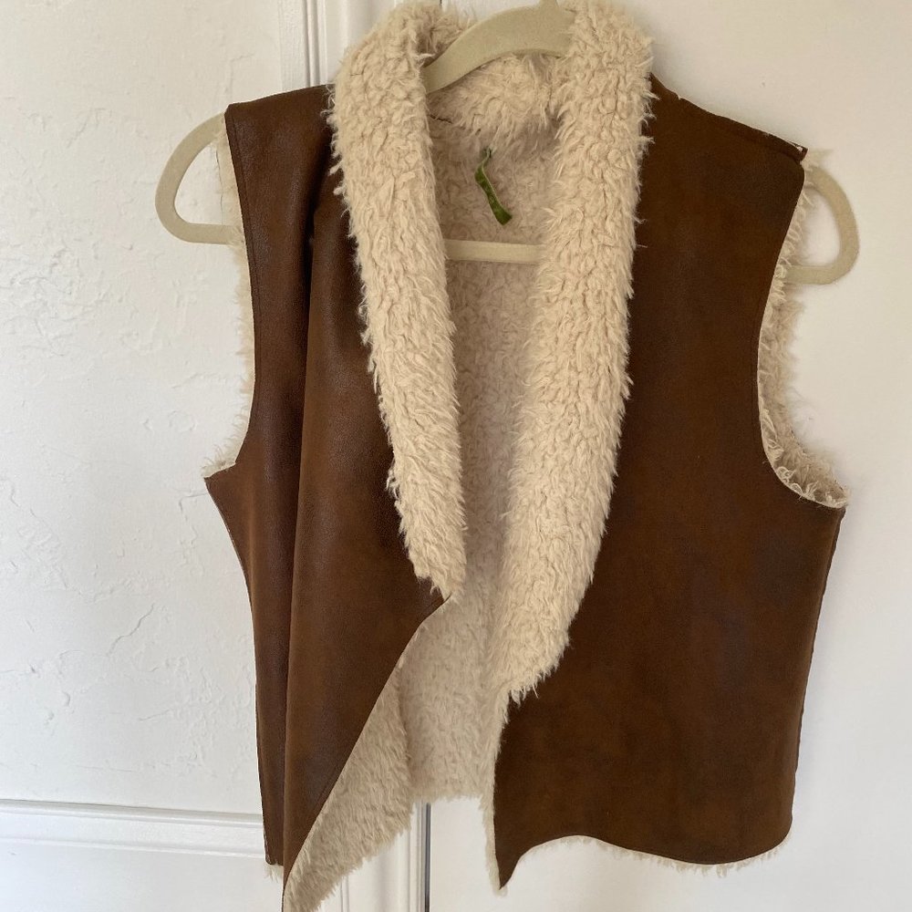 Brown sherpa vest size M